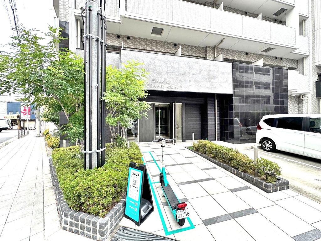 エントランス　駐車場
