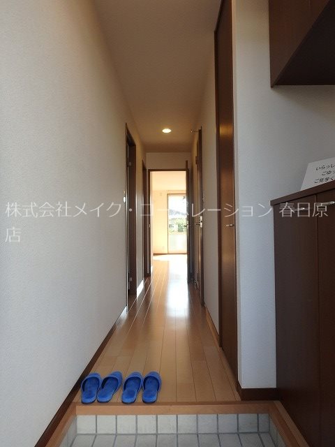 玄関　写真は同型タイプ