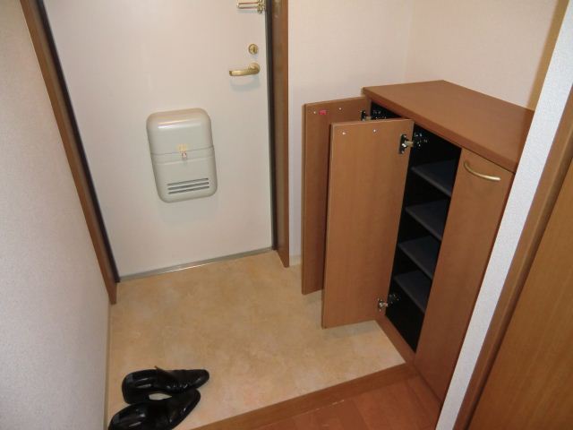 その他設備　下駄箱完備の玄関スペースです