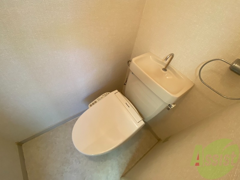トイレ　温水洗浄便座付きのトイレは、使用しやすくうれしいですね。