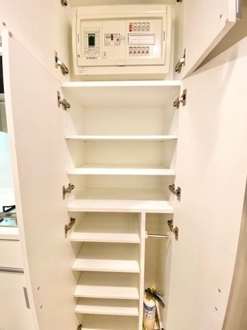 玄関　■モニタ付インターホン■シューズクローゼット■ダウンライト