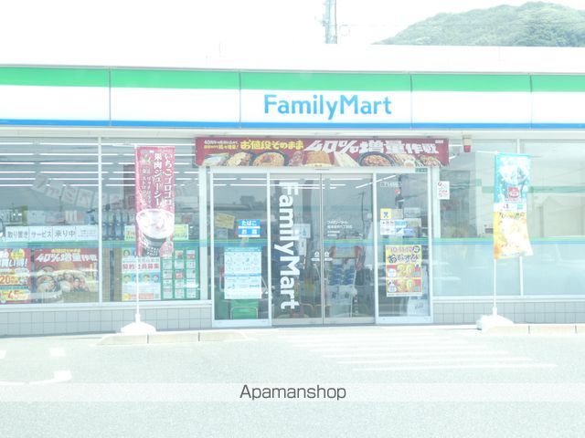 コンビニ　ファミリーマート（コンビニ）まで609m