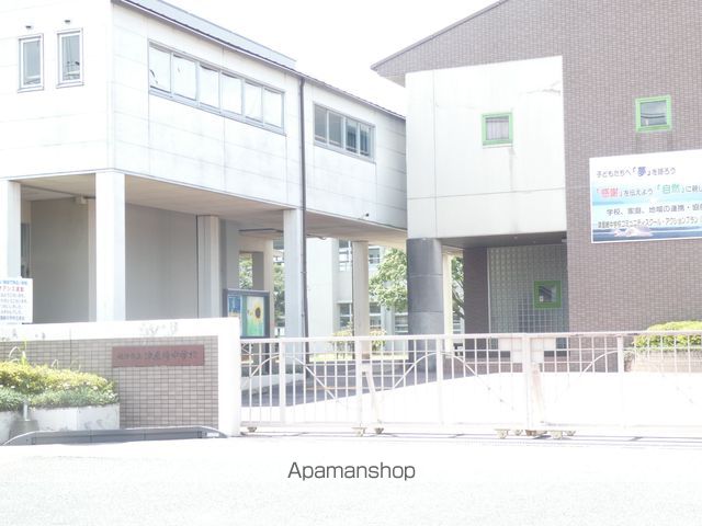 中学校　津屋崎中学校（中学校）まで842m