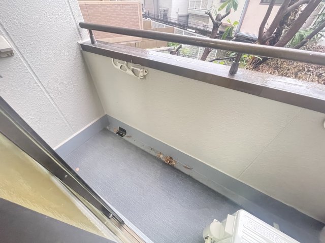 バルコニー　暖かな日差しのふりそそぐバルコニー