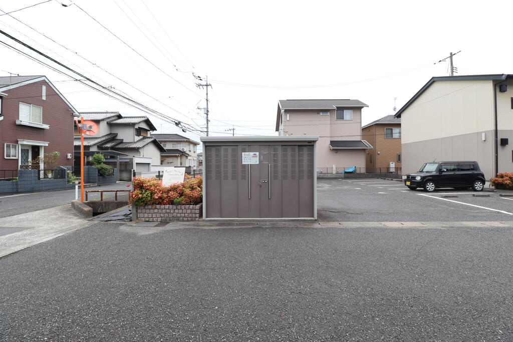 その他　敷地内にはゴミ置き場も♪