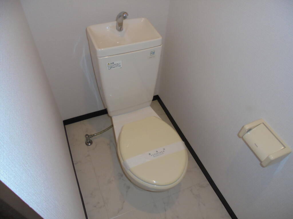 地下鉄今里筋線 だいどう豊里駅 徒歩16分 4階建 築47年のトイレ写真