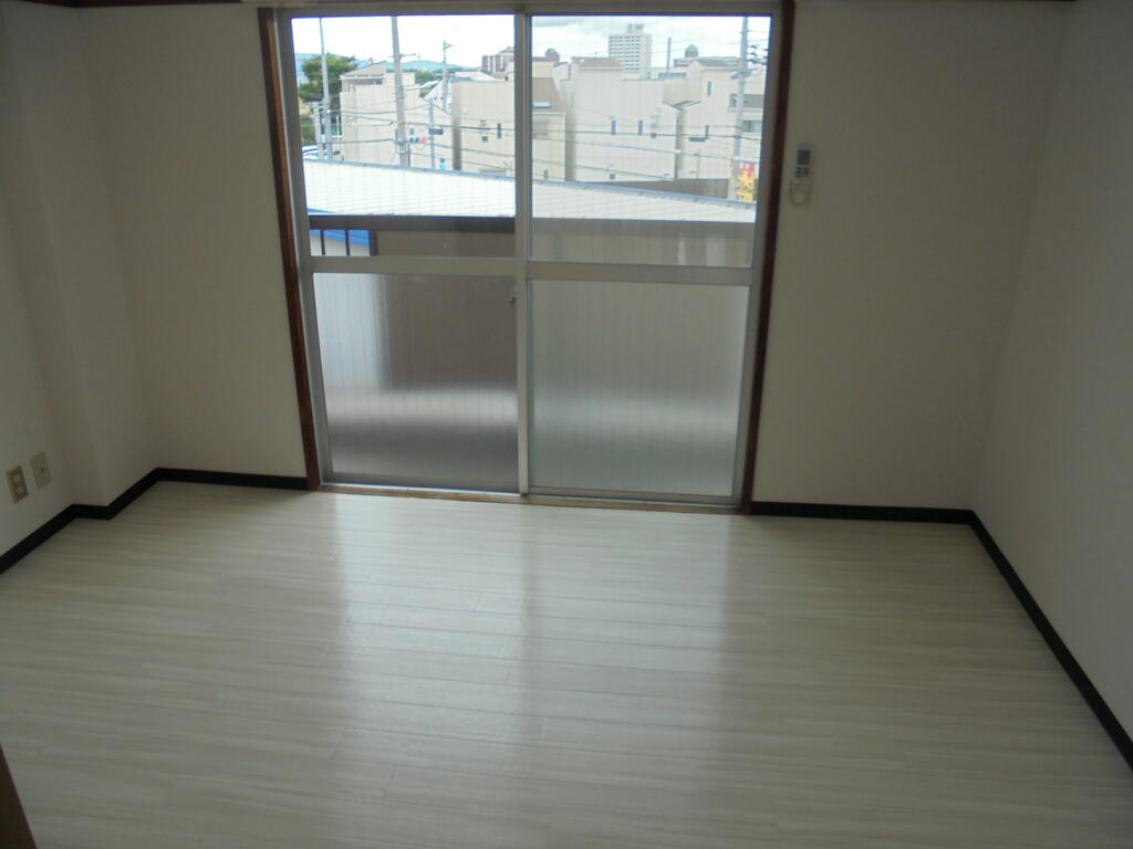 地下鉄今里筋線 だいどう豊里駅 徒歩16分 4階建 築47年の居間写真