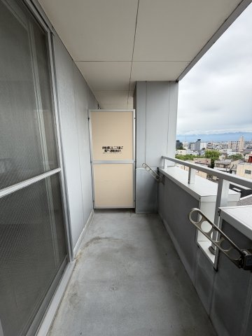バルコニー　雨の日でも安心のサンルームです