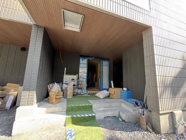 エントランス　★駅又は現地待ち合わせでご案内が可能です★
