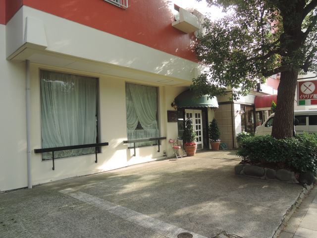 飲食店　イタリア館（飲食店）まで570m