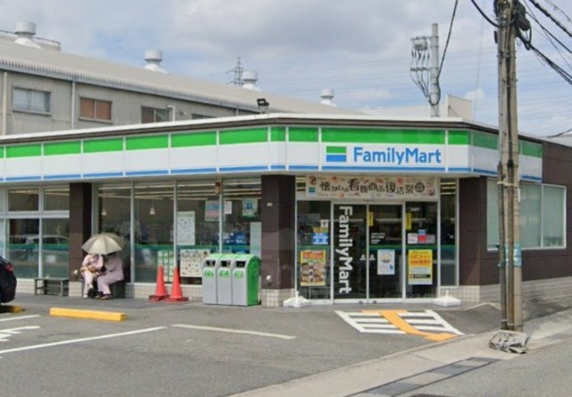 コンビニ　ファミリーマート　豊中上津島（コンビニ）まで225m