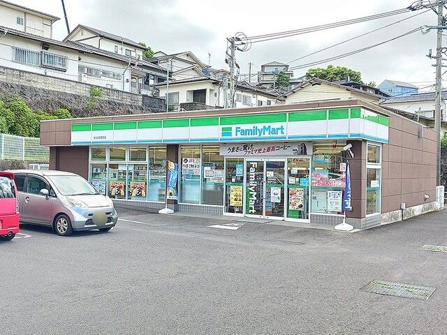 コンビニ　ファミリーマート（コンビニ）まで369m
