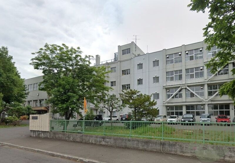 小学校　札幌市立みどり小学校（小学校）まで1019m
