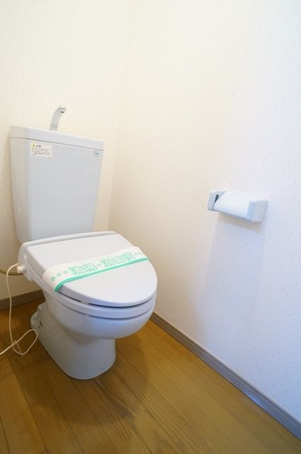 トイレ　他号室。参考写真