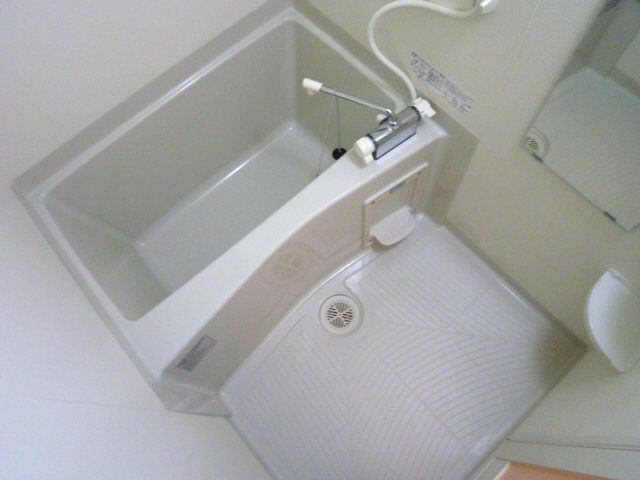 バス・シャワールーム　広めの浴室です。
