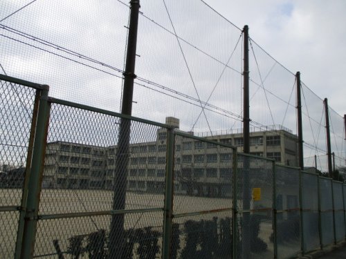 小学校　登美丘南小学校（小学校）まで628m