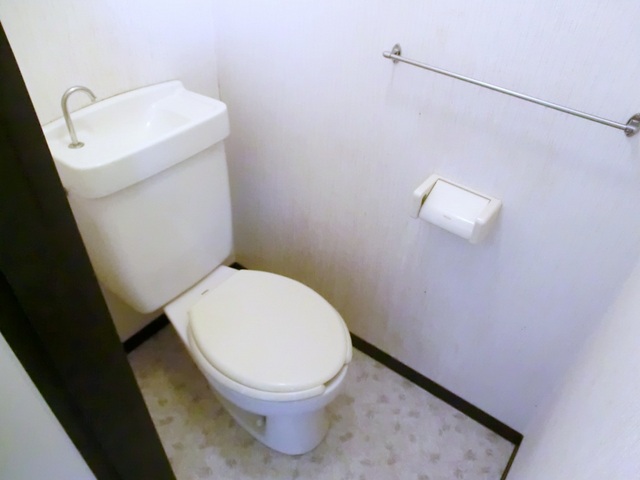 トイレ　バス・トイレ別です。