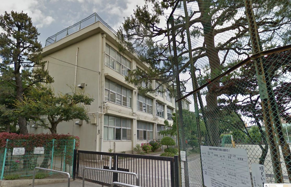 小学校　練馬区立 上石神井小学校（小学校）まで530m