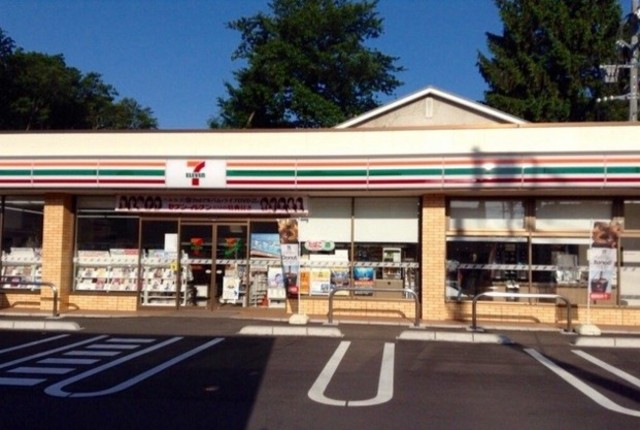 コンビニ　セブンイレブン練馬中村かしわ公園前店（コンビニ）まで764m