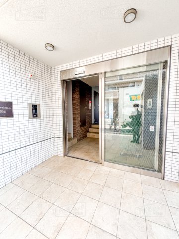 エントランス　共用のエントランス部分☆
