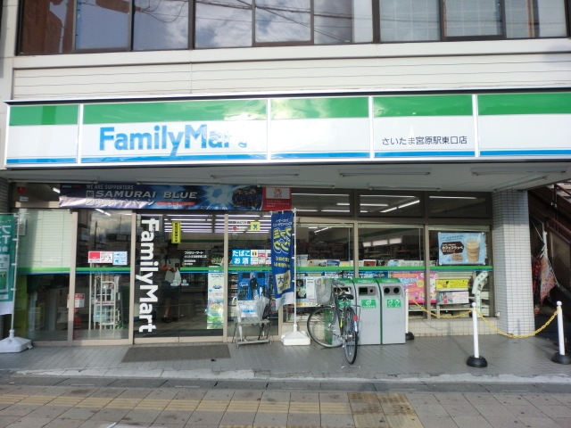 コンビニ　ファミリーマート（コンビニ）まで120m