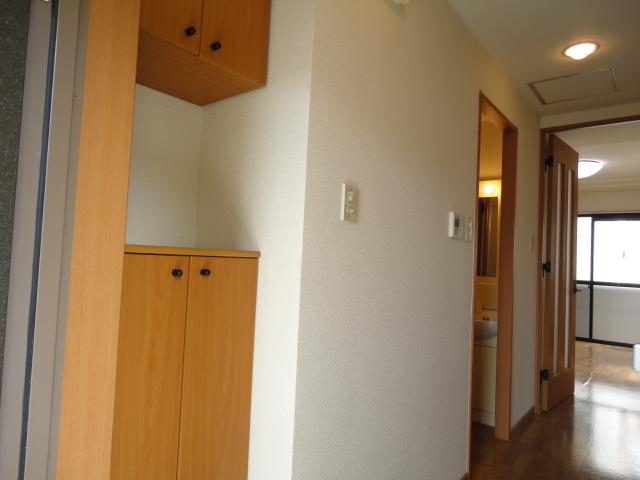 玄関　玄関（左右反転）（イメージ）