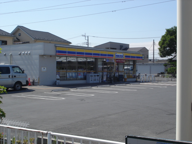 コンビニ　ミニストップ 草加青柳店（コンビニ）まで335m