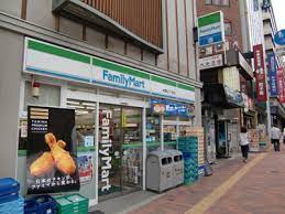 コンビニ　ファミリーマート 本郷三丁目店（コンビニ）まで135m