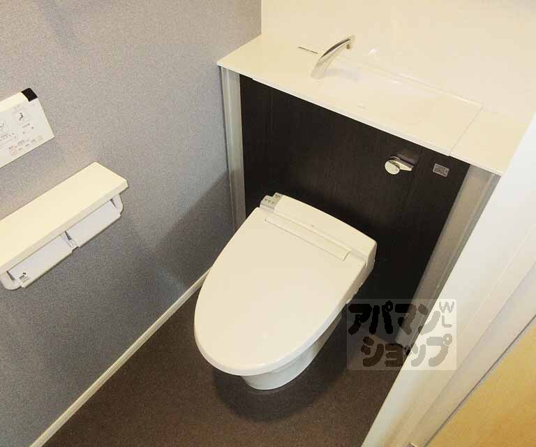 トイレ　ウォシュレット付いています