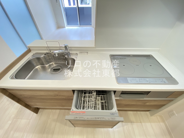 キッチン　お料理好きにはオススメのグリル付３口システムキッチン設置済♪