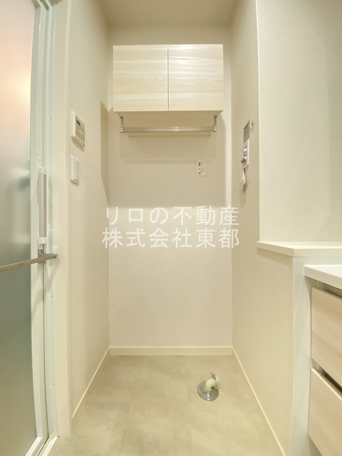 その他　洗濯機置き場は室内にあるので雨に濡れる心配はありません。