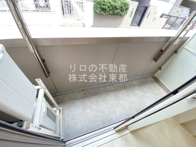 バルコニー　バルコニーがあるので洗濯物を太陽の下で干すことができます♪
