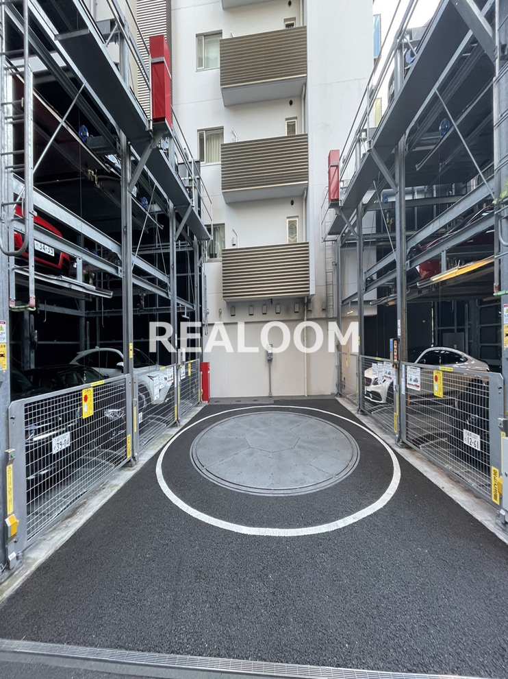駐車場　写真と現況が異なる場合は現況優先となります。