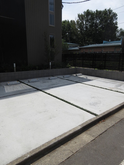 駐車場　★敷地内駐車場★※空要確認★