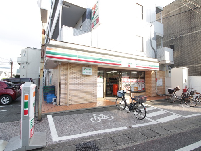 コンビニ　セブンイレブン（コンビニ）まで500m