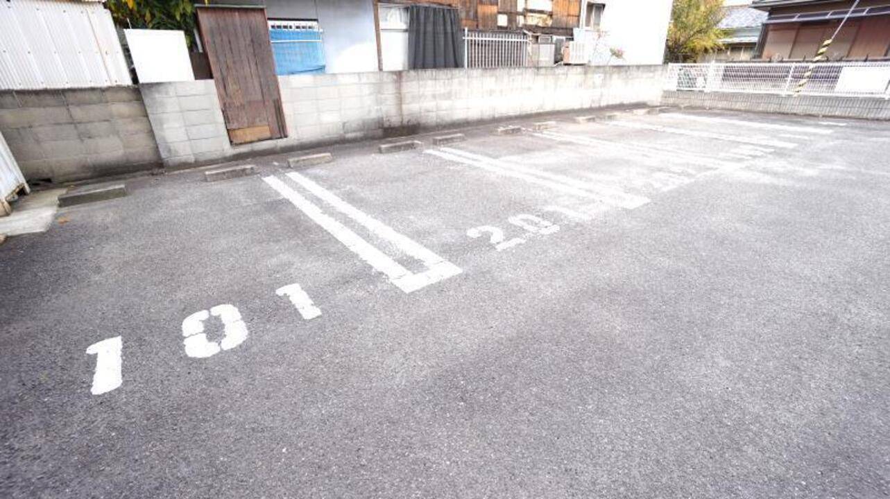 駐車場　駐車場