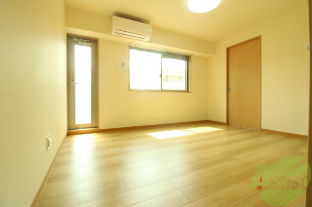 玄関　ゆとりある設計で、お客様を心地よく迎える玄関口。