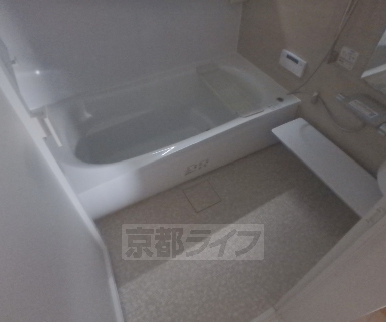バス・シャワールーム　ゆったり浸かれるお風呂です。