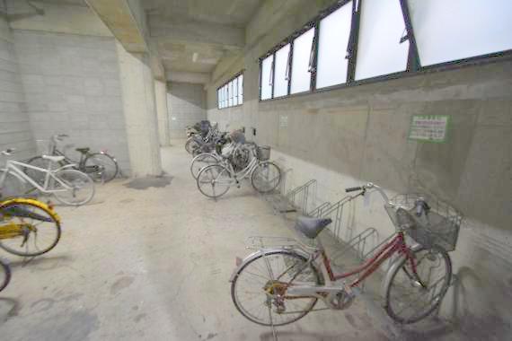駐車場　あなたの大事な自転車も安心してとめることができますね。