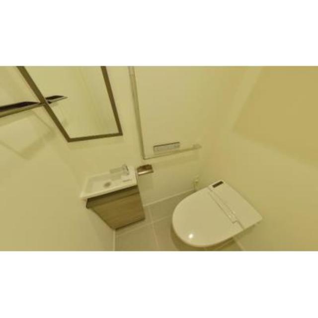 トイレ　※写真は同タイプ住戸です。