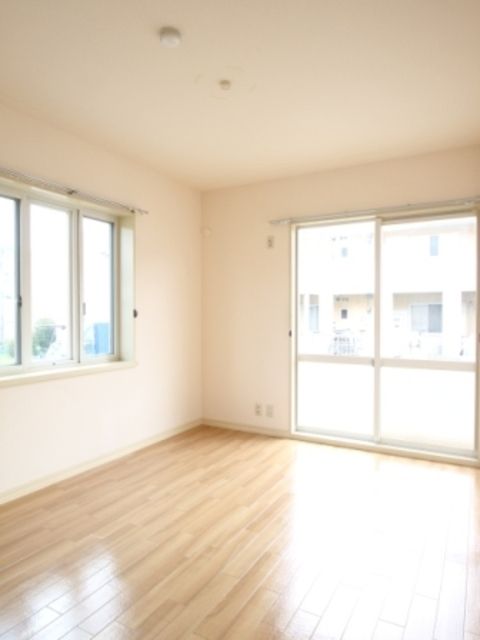その他部屋・スペース　中部屋につき小窓なし