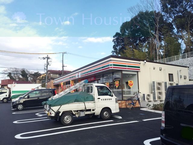 コンビニ　セブンイレブン（コンビニ）まで860m