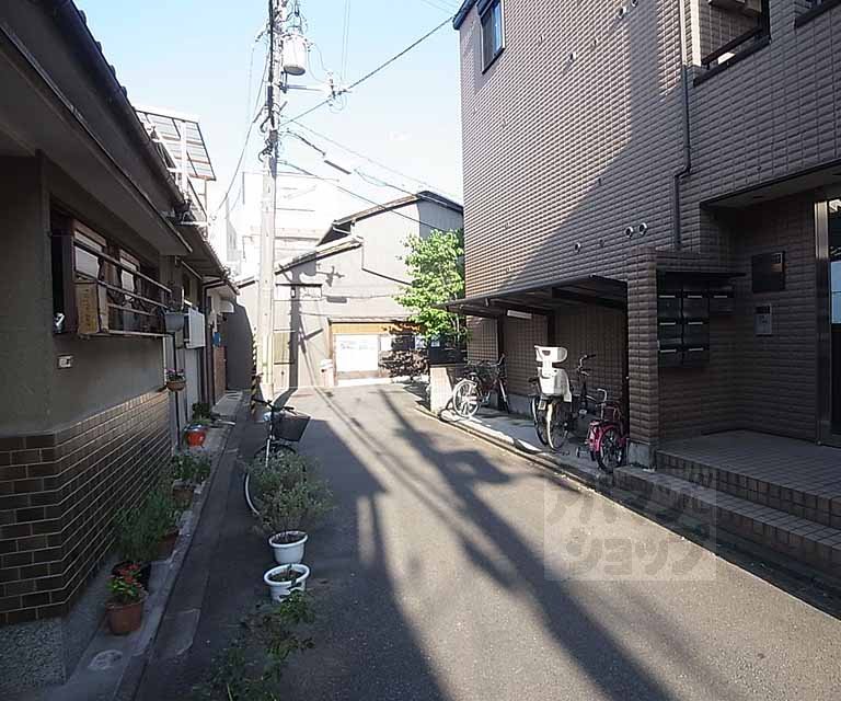 その他　前面道路です。