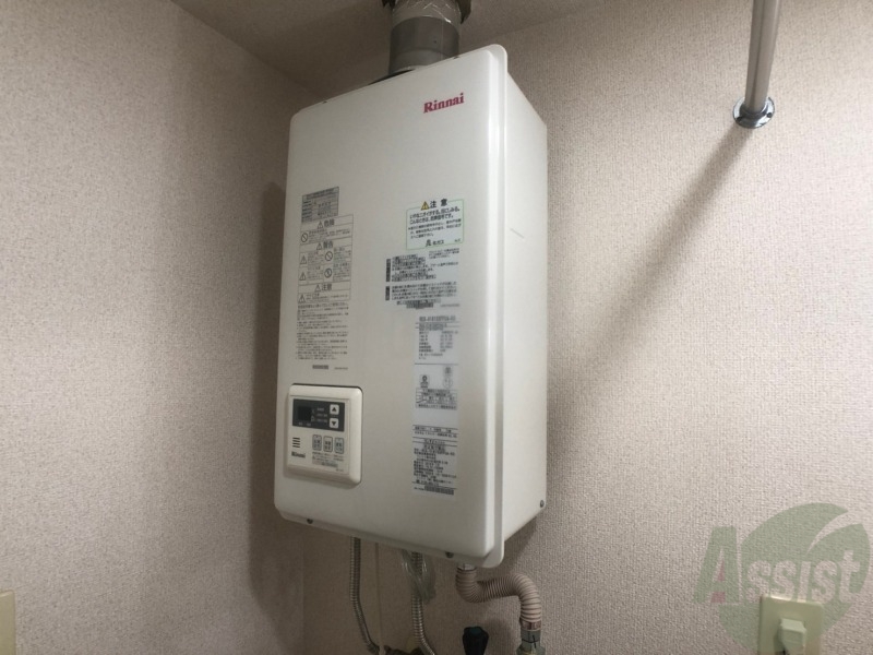 その他設備　給湯器は簡単操作で温度調整ができますよ。