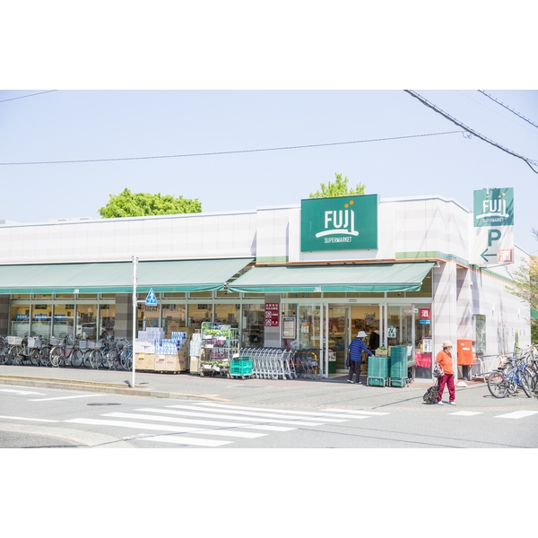 スーパー　ＦＵＪＩ　百草園店（スーパー）まで381m