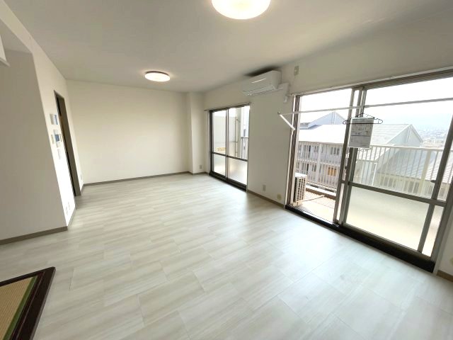 居室・リビング　(参考)同マンション同間取り他部屋の写真