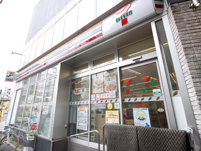 コンビニ　店セブンイレブン桜丘東店（コンビニ）まで120m