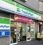 コンビニ　ファミリーマート 代沢五丁目店（コンビニ）まで428m