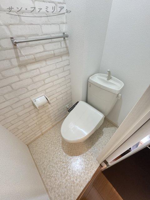 トイレ　同一物件別部屋写真