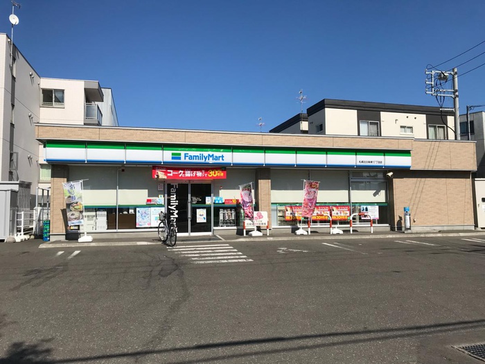 コンビニ　ファミリーマート（コンビニ）まで170m